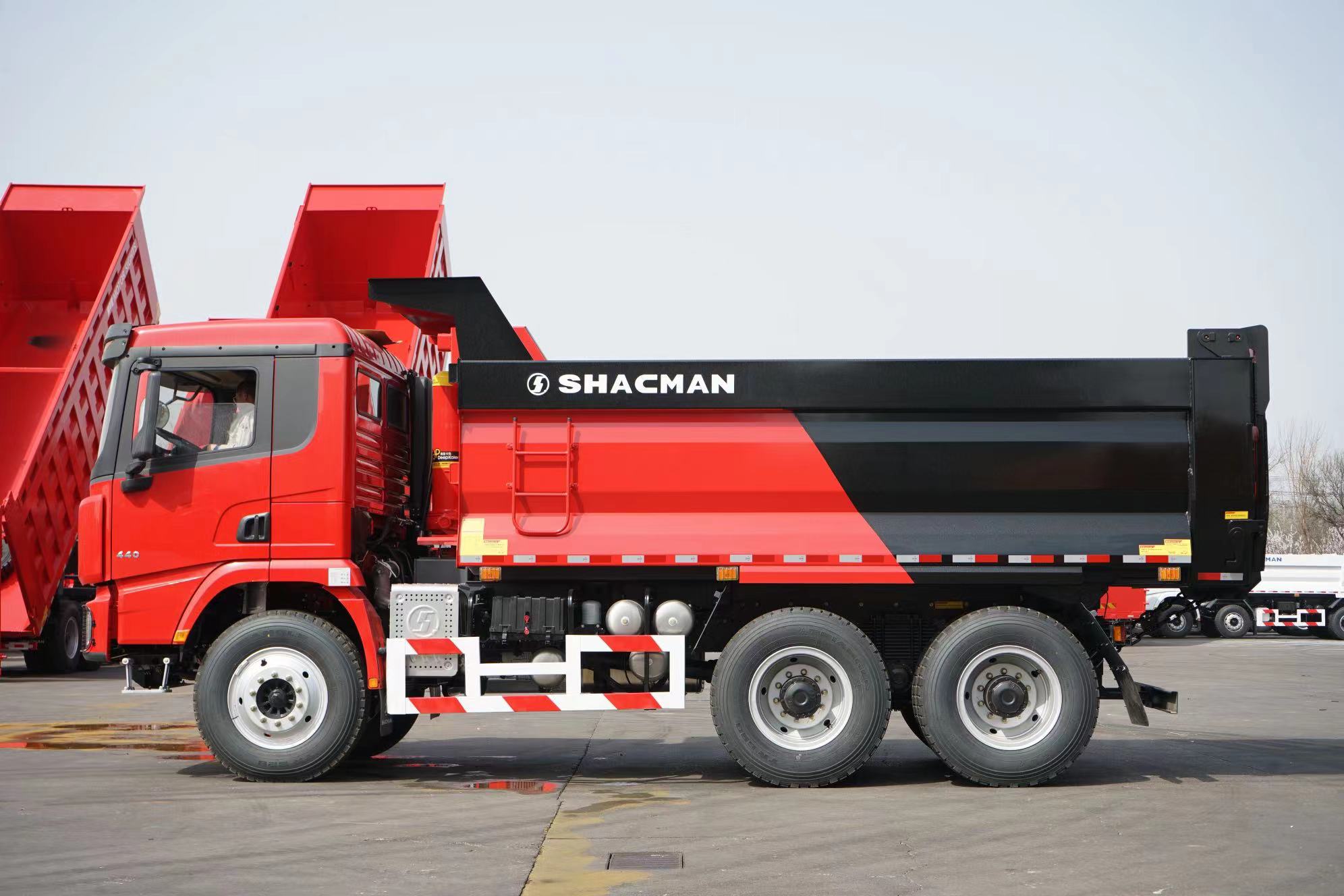 SHACMAN X3000 SX32586W354C volquetes