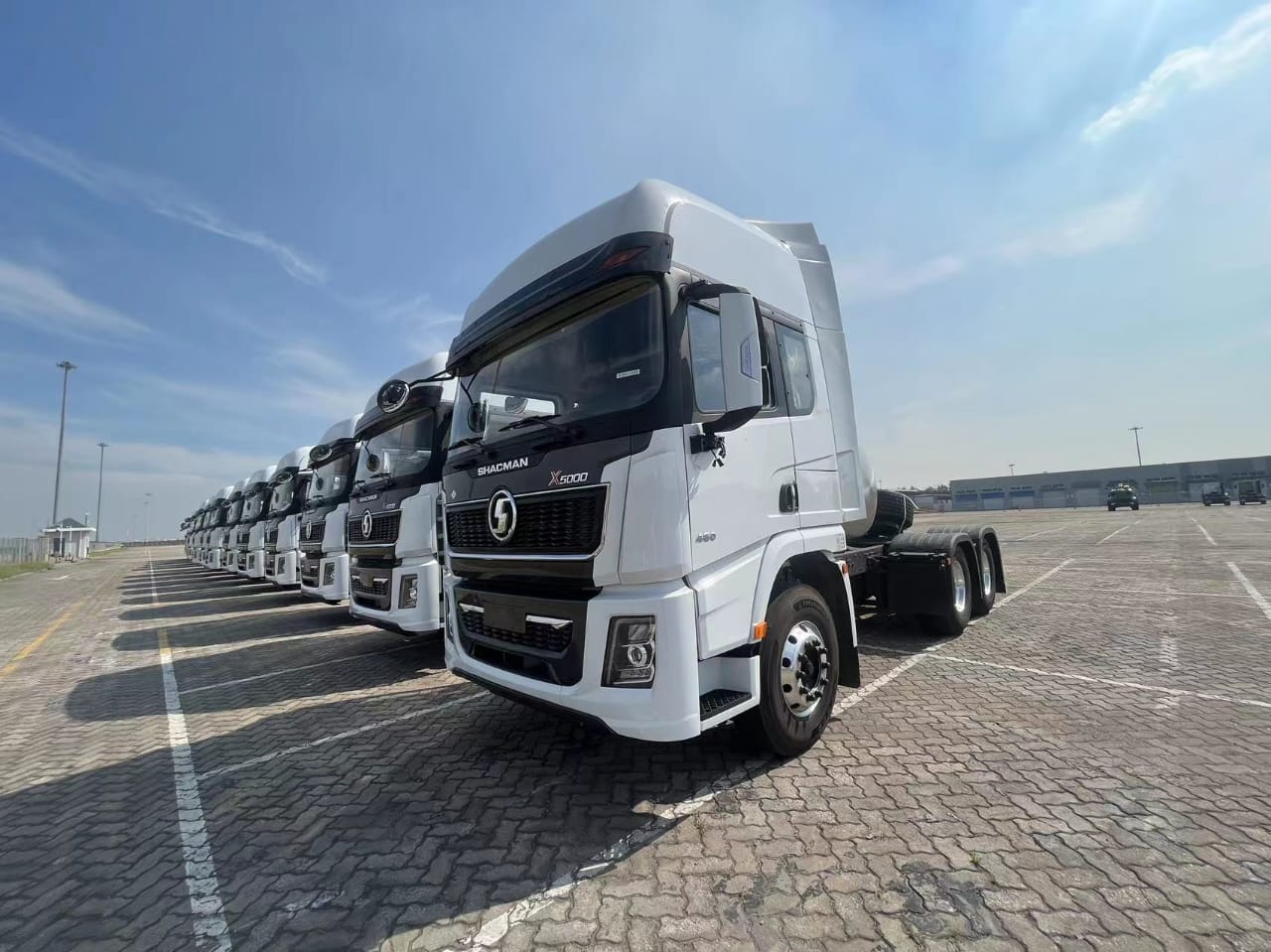 SHACMAN X5000 SX42594X404T GNV(CNG) Remolcador